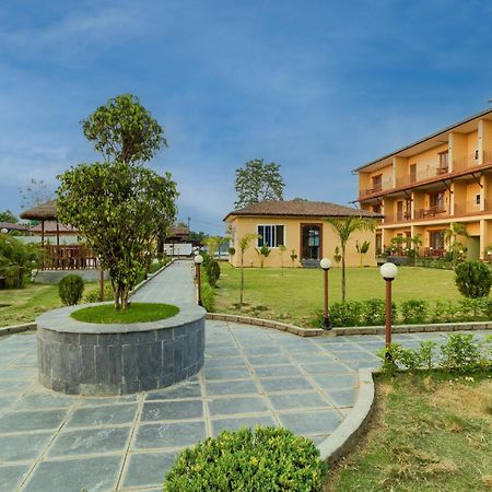 Sisai Park Village Chitwan Exterior foto